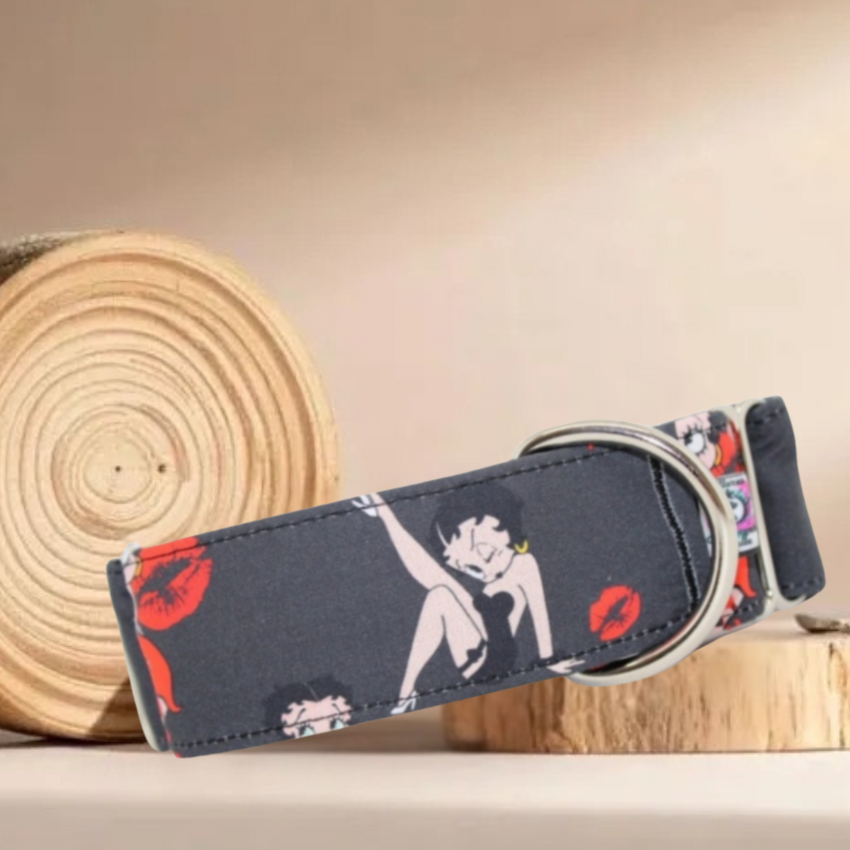 Collar Betty Boop para perros hecho a mano